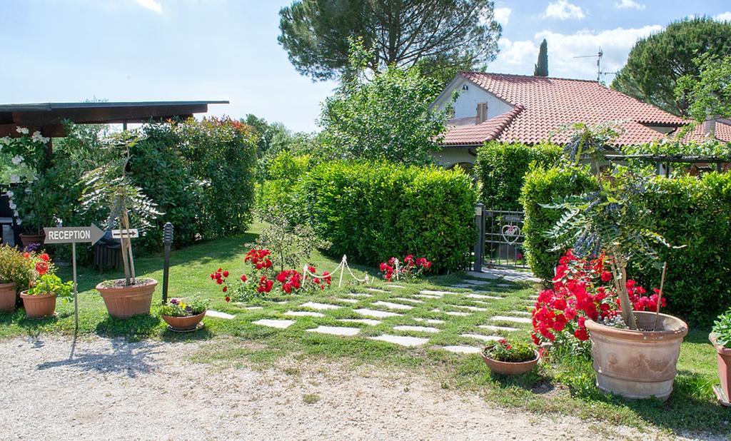 Gasthaus Poggio Degli Olivi Saturnia Exterior foto